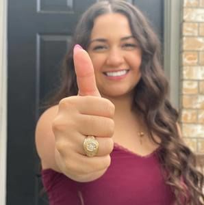 Meet your Posher, Briana